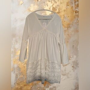 ❤️🎀 NWT Elegant White V-Neck Bell Sleeve Midi Dress